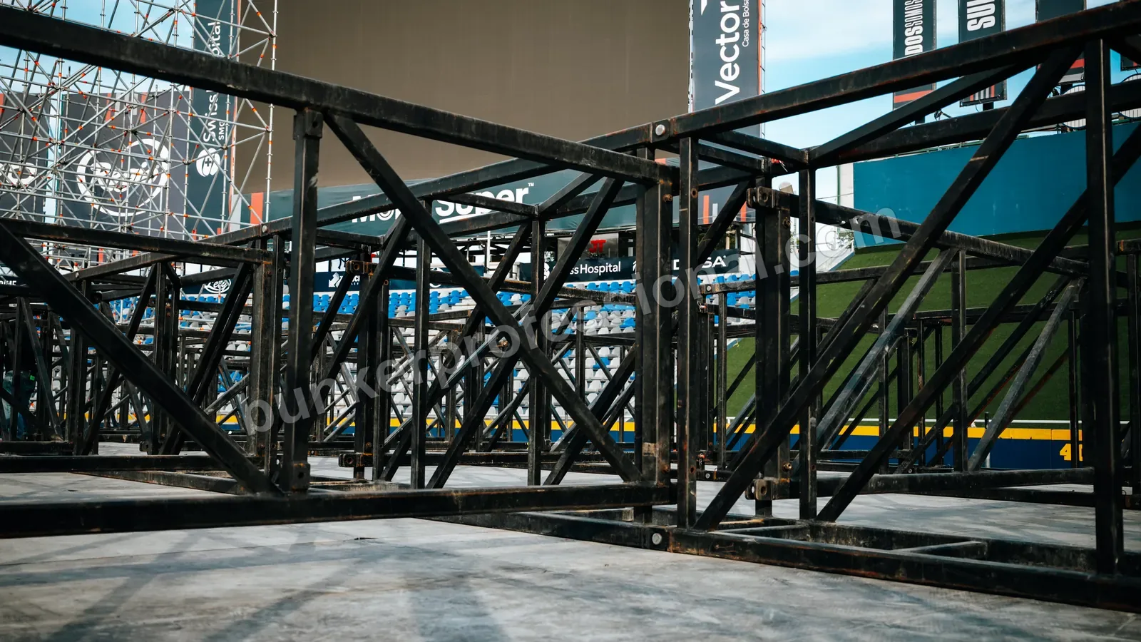 Montaje técnico para Fuerza Regida — 72