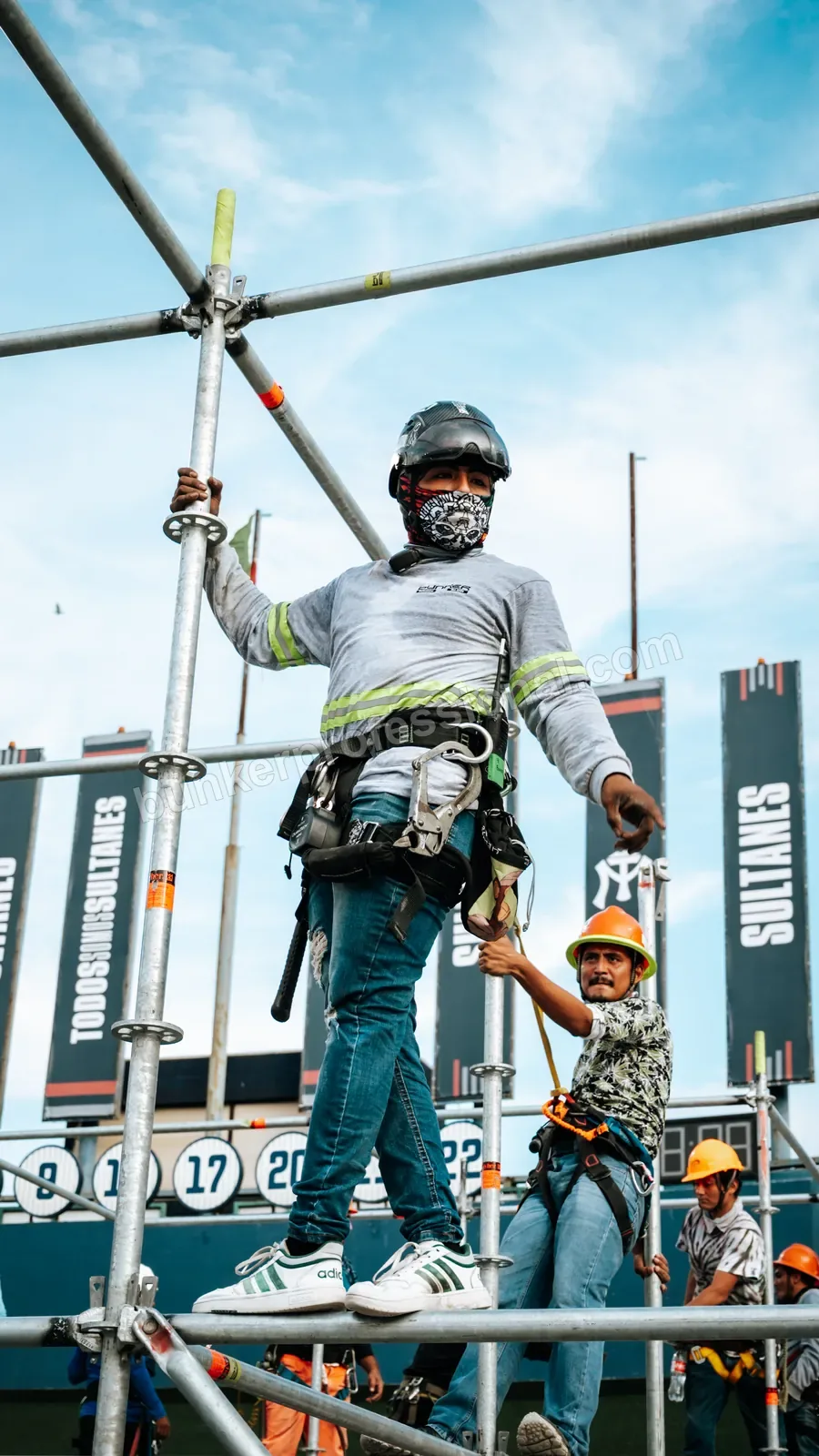 Montaje técnico para Fuerza Regida — 79