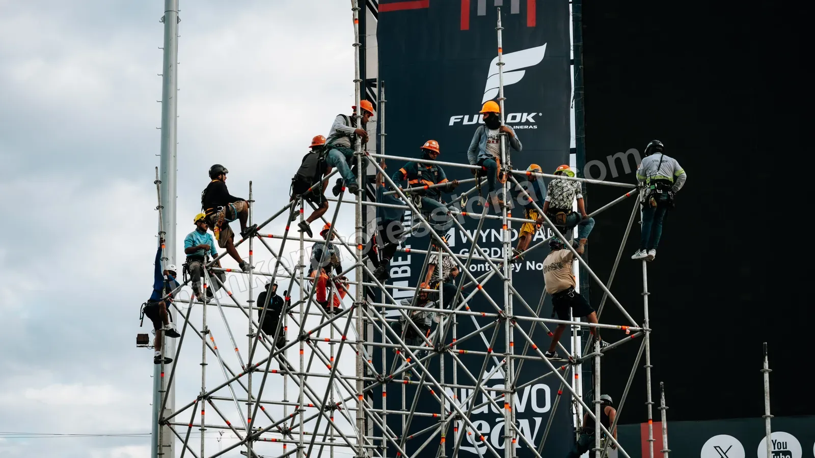 Montaje técnico para Fuerza Regida — 90