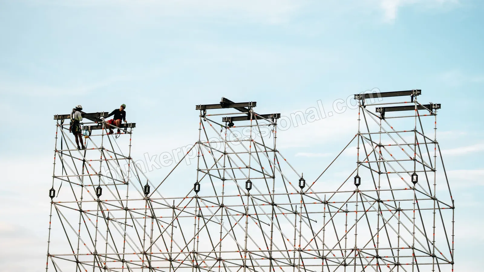 Montaje técnico para Fuerza Regida — 100