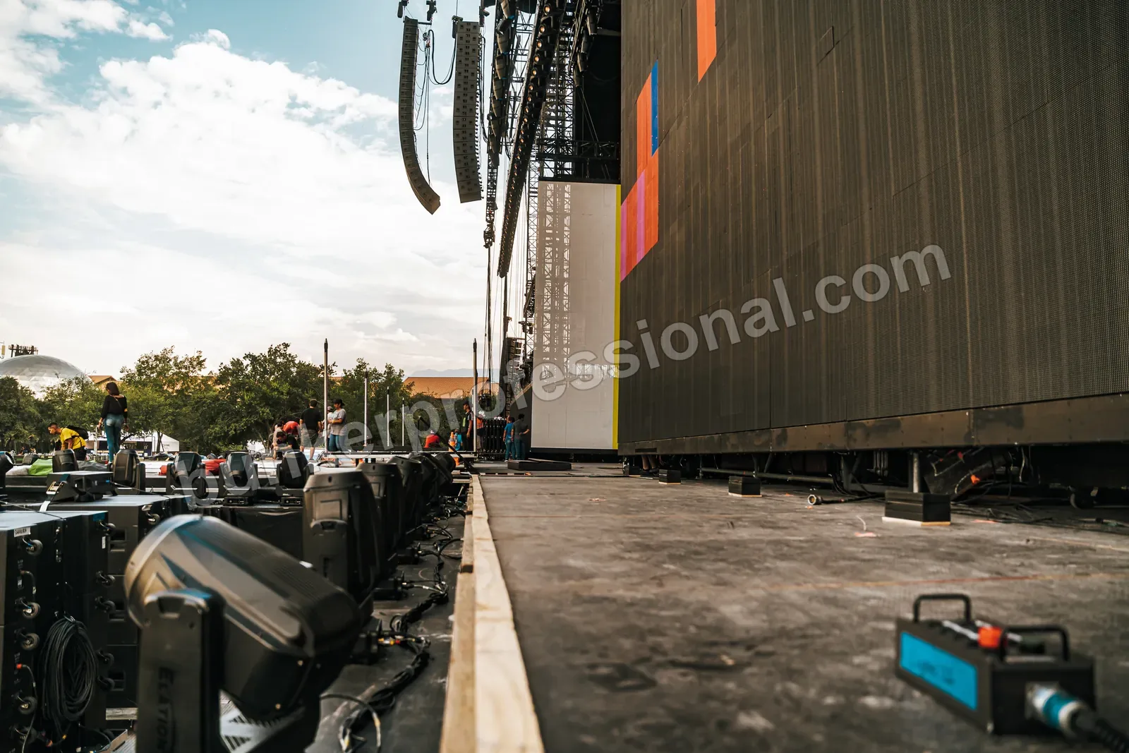 Montaje técnico para Shakira — 101