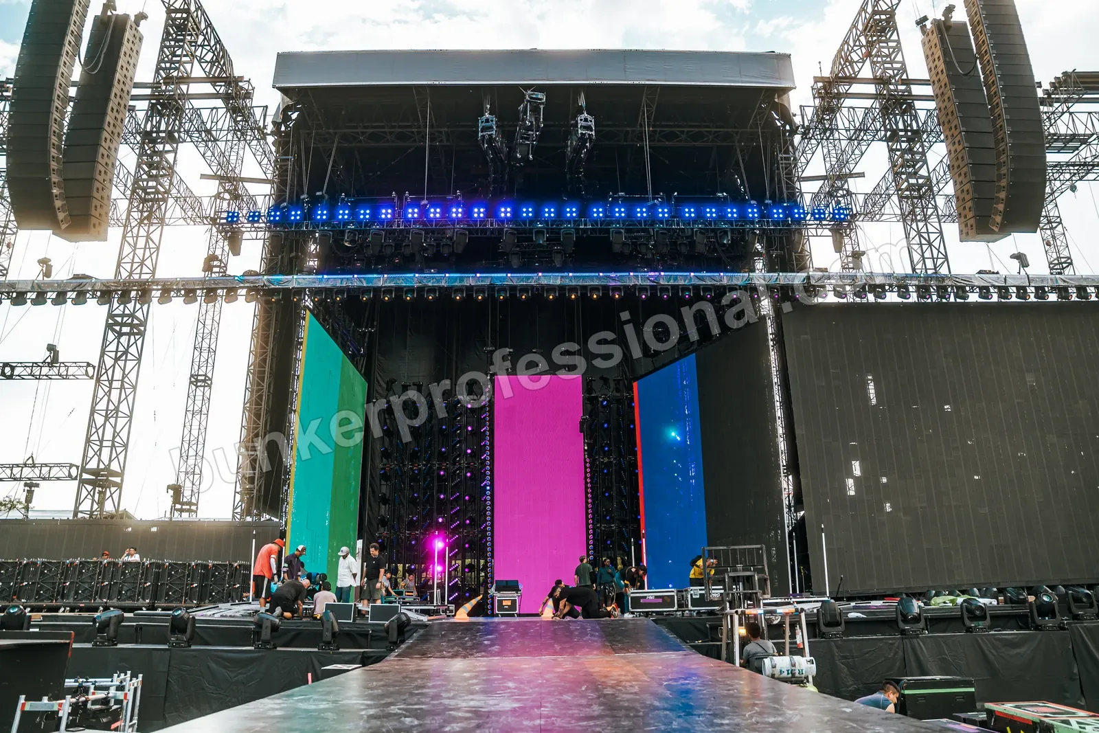 Montaje técnico para Shakira — 106