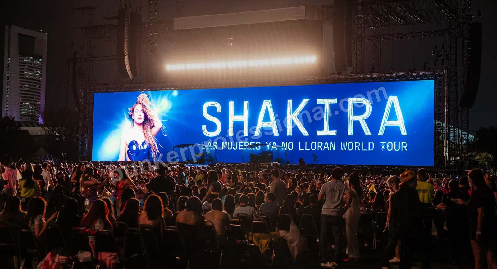 Montaje técnico para Shakira — 160